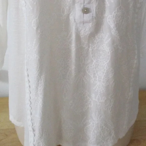 Democracy NWT White Embroidered Roll Tab Sleeves Relaxed Fit Blouse Size M - Picture 5 of 12